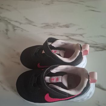 Baskets fille Nike taille 23
