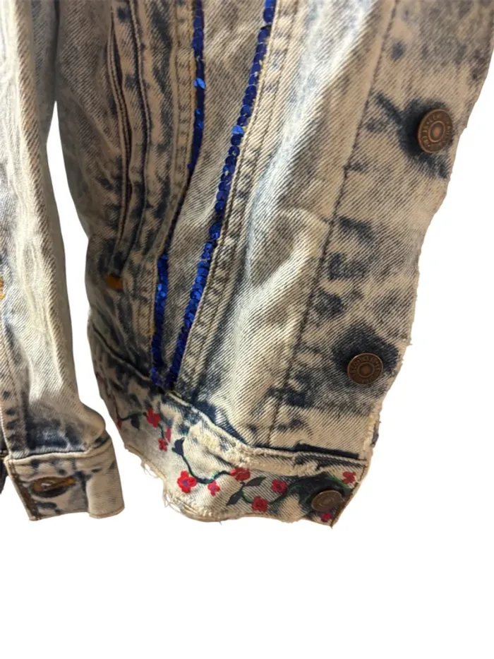Veste Levi’s Trucker S - Vintage Customisée, Broderies et Sequins - photo numéro 4
