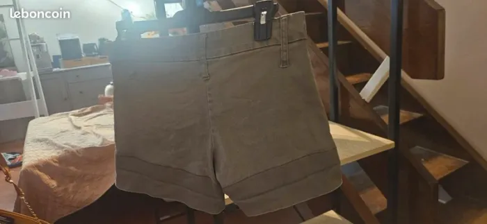 Short kaki - photo numéro 2