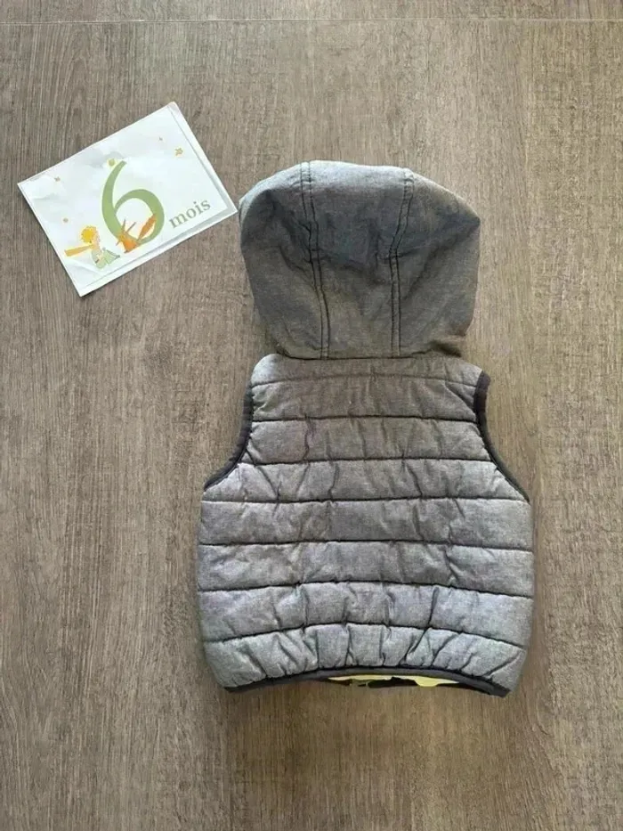 Veste sans manche avec capuche 6 mois - photo numéro 2