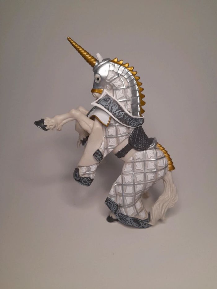 Licorne blanche cabrée Papo