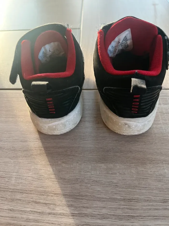 Baskets Jordan t23,5 - photo numéro 4
