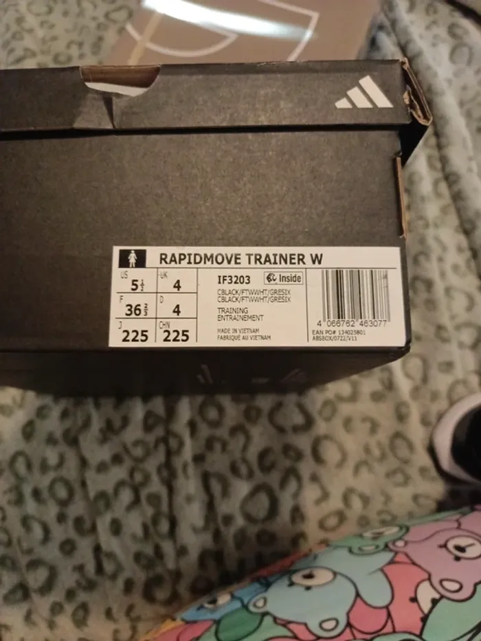 Baskets neuves Adidas training pointure 36 - photo numéro 9