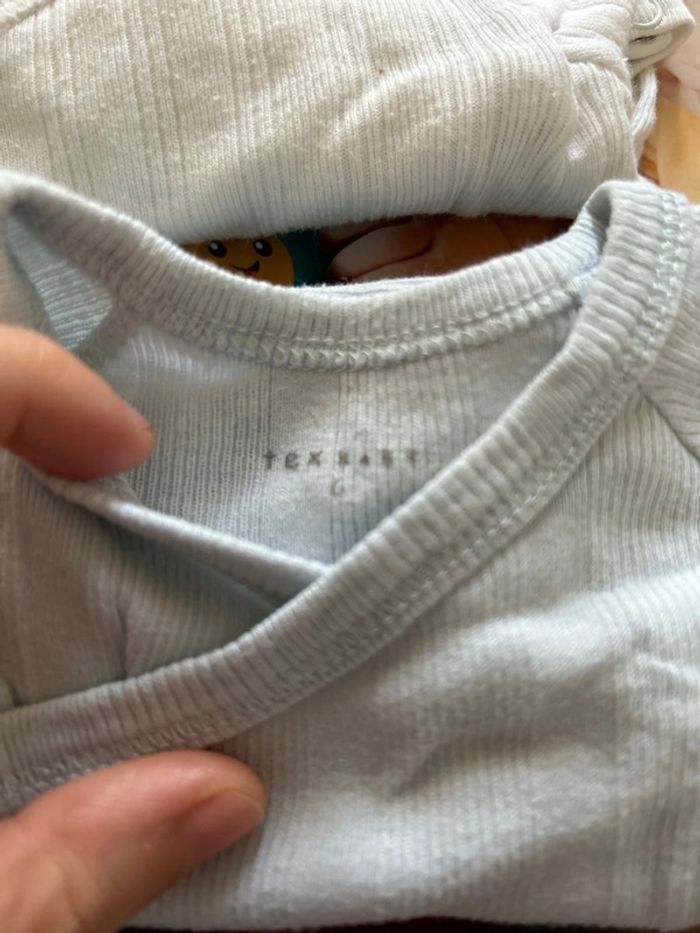 4 bodies - photo numéro 2