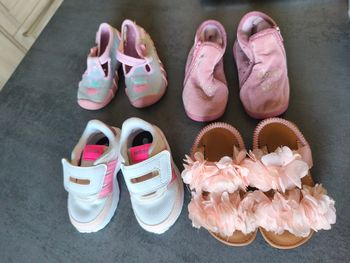 Lot chaussures bébé fille 