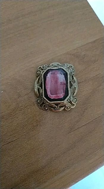 Broche ancienne pierre rose violette