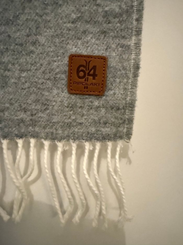 Écharpe gris clair chiné / Matque 64