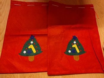 🎄 Sacs cadeaux de Noël en feutrine – 30 × 40 cm 🎅