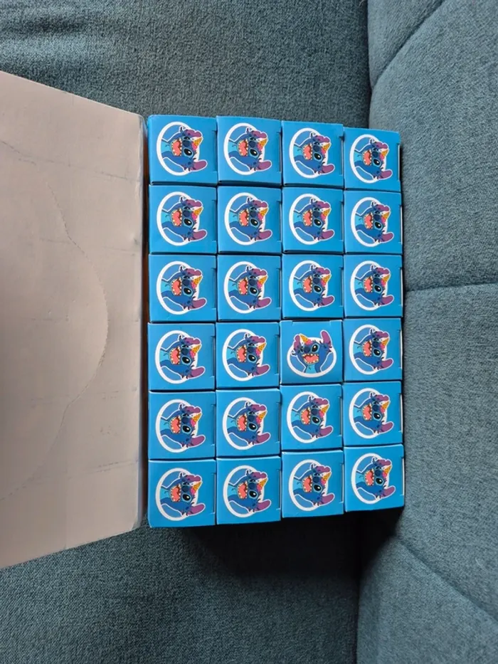 🎁 Lot de 24 mini figurines porte-clés Stitch – Idéal calendrier de l' Avent & cadeaux 🎉 - photo numéro 4