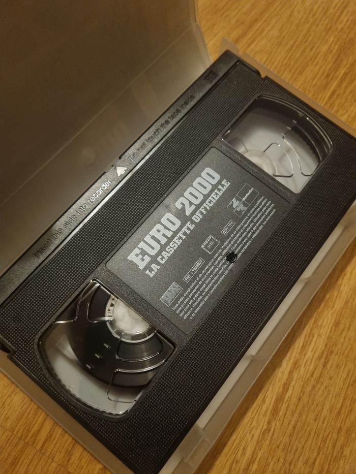 Cassette VHS Euro 2000 officielle tous les moments forts - photo numéro 4