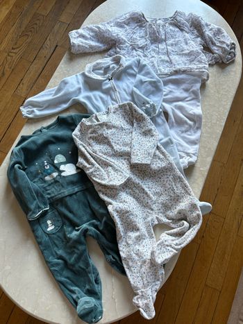 Lot 4 pyjamas 12 mois