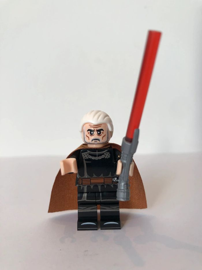 Figurine type lego Sith Comte Dooku. Star Wars