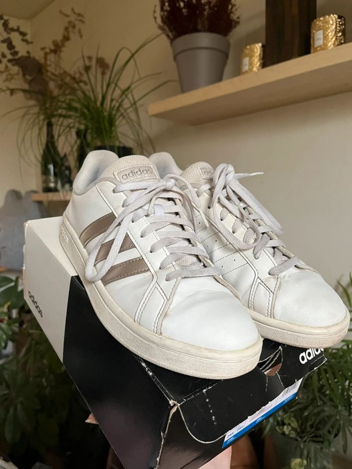 Baskets confortable Adidas Grand Court Base - blanc et gris argenté - photo numéro 9