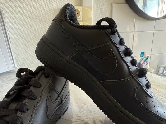 👟 Nike Air Force 1 noires – Pointure 36,5 - photo numéro 7
