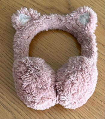 Cache oreille fille 