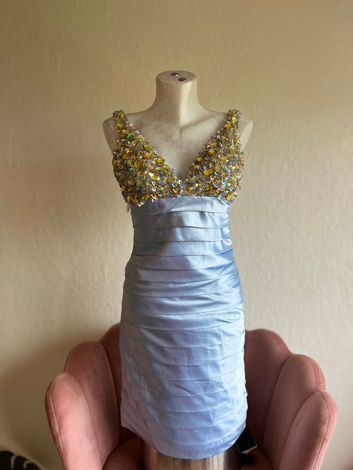 💙 Robe courte satinée bleu ciel FESTAMO – Taille 36 – Neuve sans étiquette 💙 - photo numéro 2
