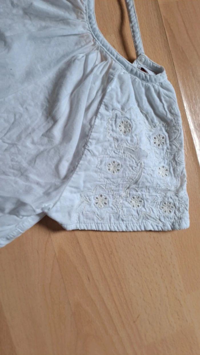 Blouse blanche à broderies - photo numéro 2