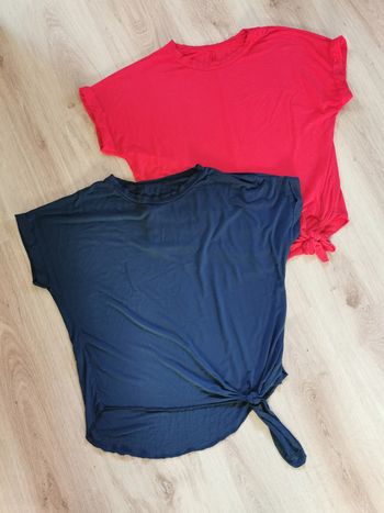 Lot de 2 t-shirt bleu et rouge taille 1 Italy