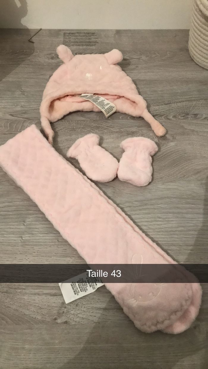 Ensemble bonnet écharpe et gants