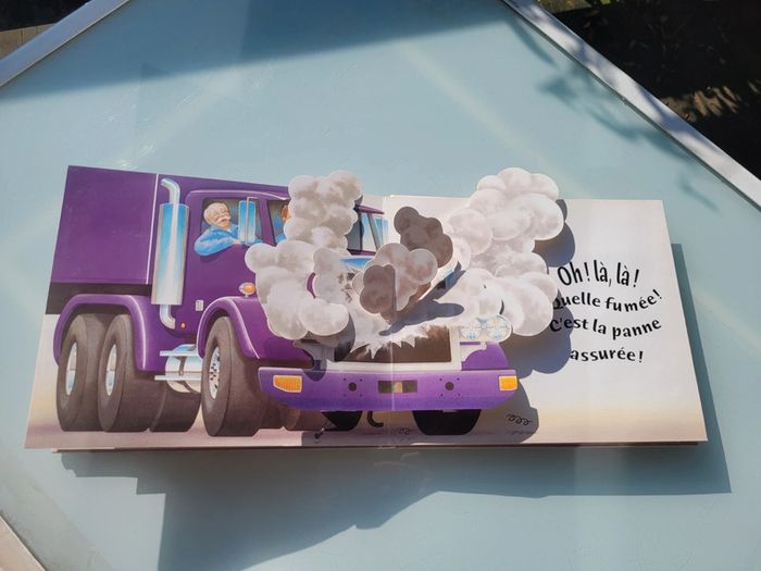 Superbe livre Pop-up Vrrroum! Mango jeunesse, À chaque page, un camion surgit! 62 - photo numéro 12
