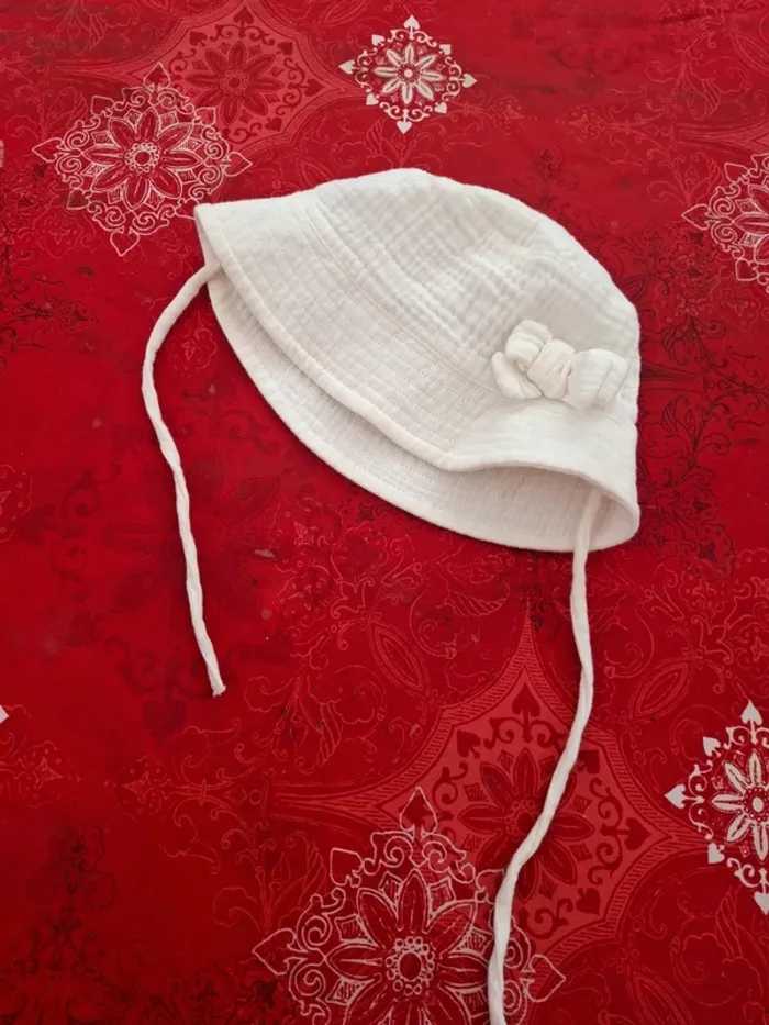 Jolie bonnet fille