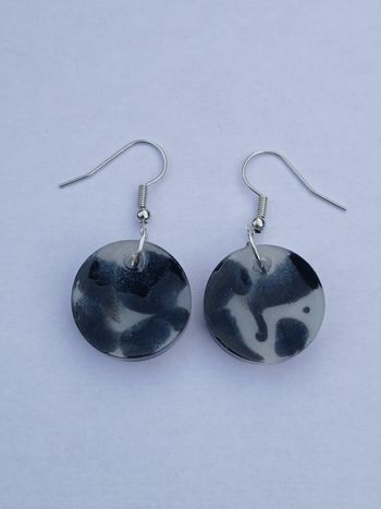 Boucles d'oreilles noires et blanches