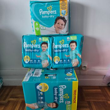 lot de couches Pampers baby dry 