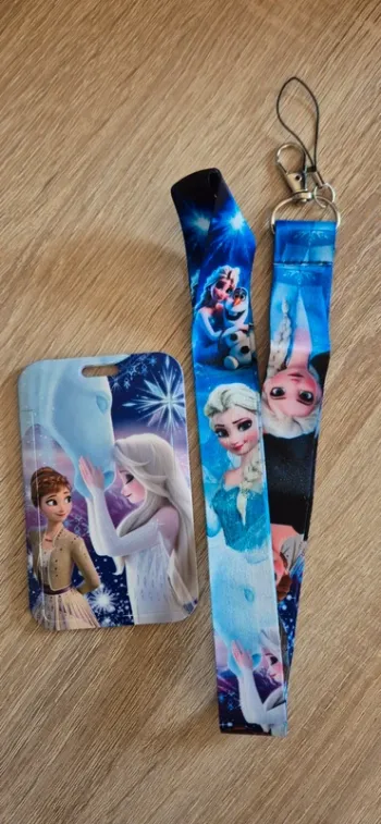 Porte carte d'identité la Reine des Neiges avec lanière fantaisie.