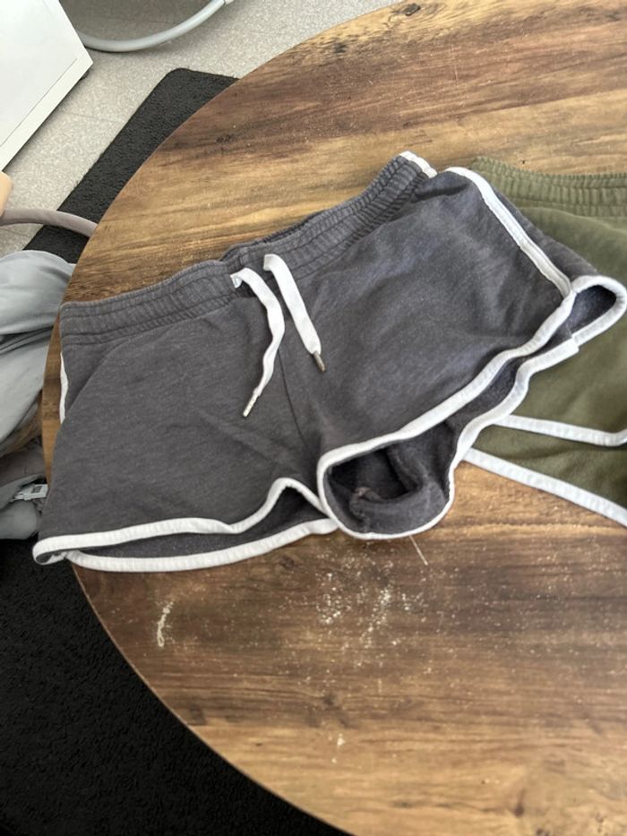 2 shorts - photo numéro 2