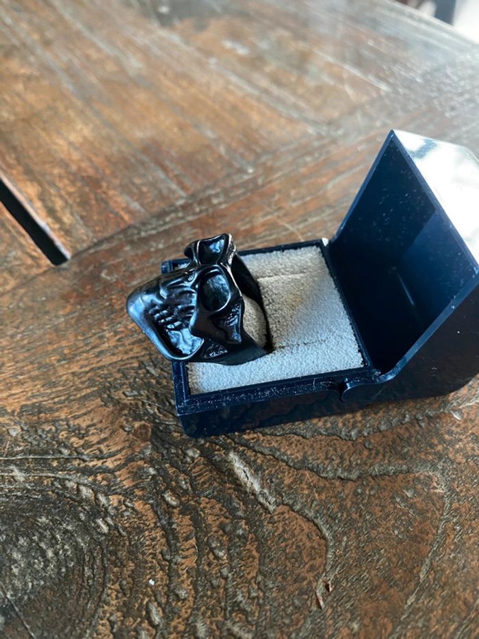 Magnifique bague noire pour homme  gothique, taille 60 - photo numéro 4