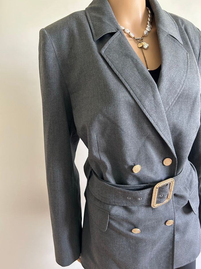 Veste grise neuve avec ceinture Naf Naf taille 42 (valeur 75€) - photo numéro 4