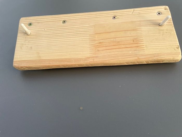 Porte-clés mural en bois fait main avec petite étagère - photo numéro 3