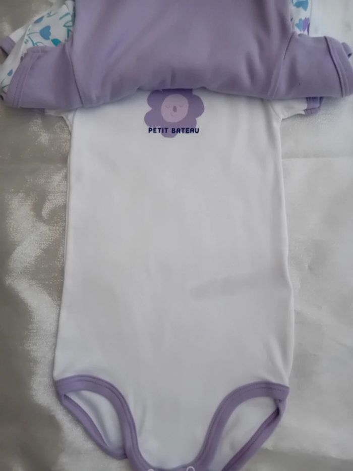 Lot de 3 bodies neufs taille 36 mois - photo numéro 2