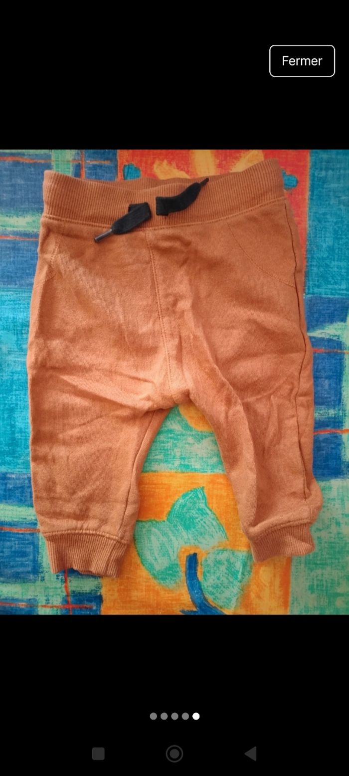 Lot jogging 6 mois - photo numéro 5