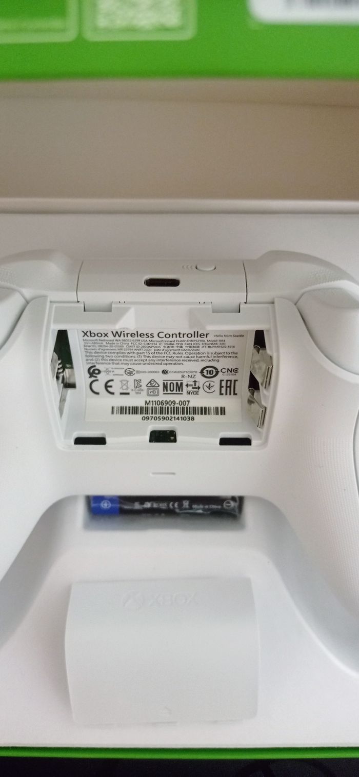 😍 manette Xbox séries/one/pc robot white en boite - photo numéro 5