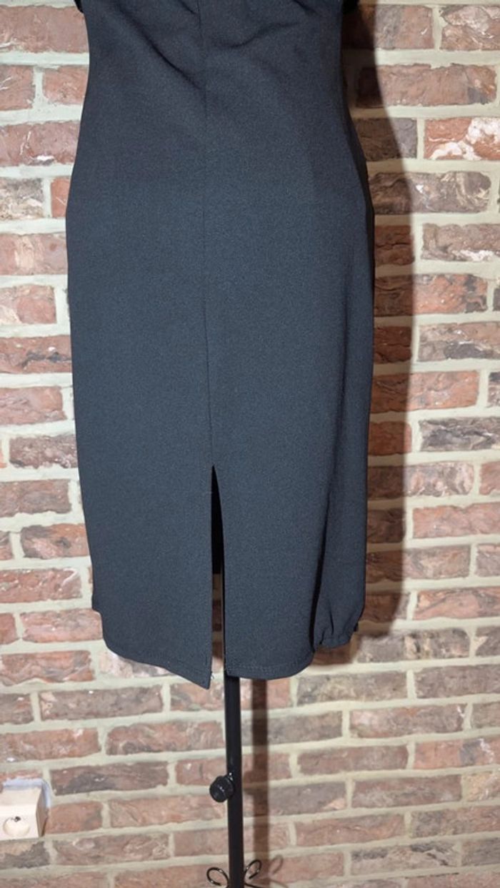 Robe noire moulante épaule dénudée Taille S - photo numéro 10
