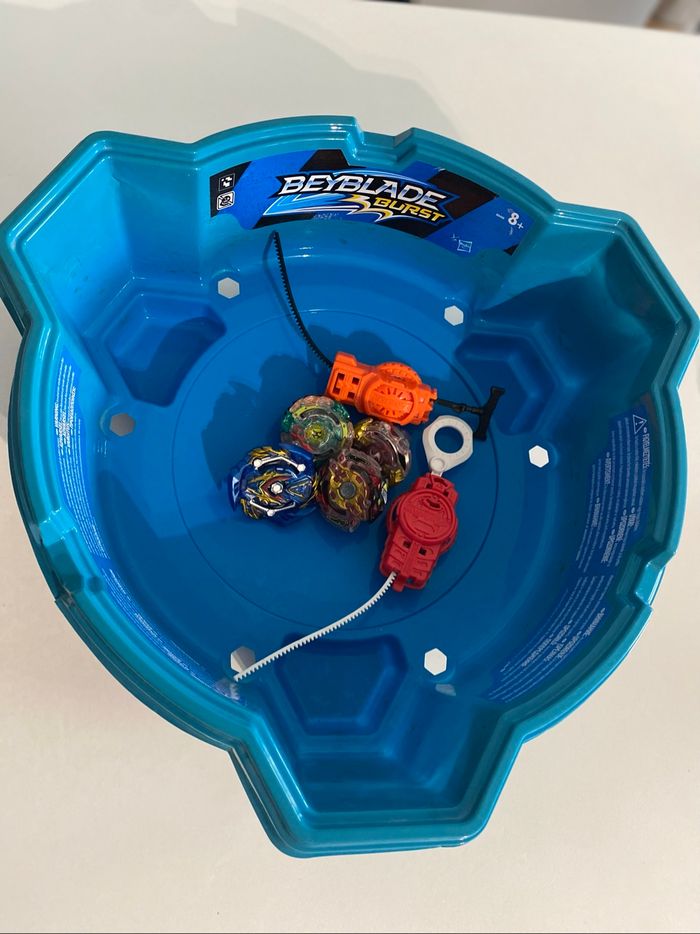 L’Arene Beyblade toupies et lanceurs