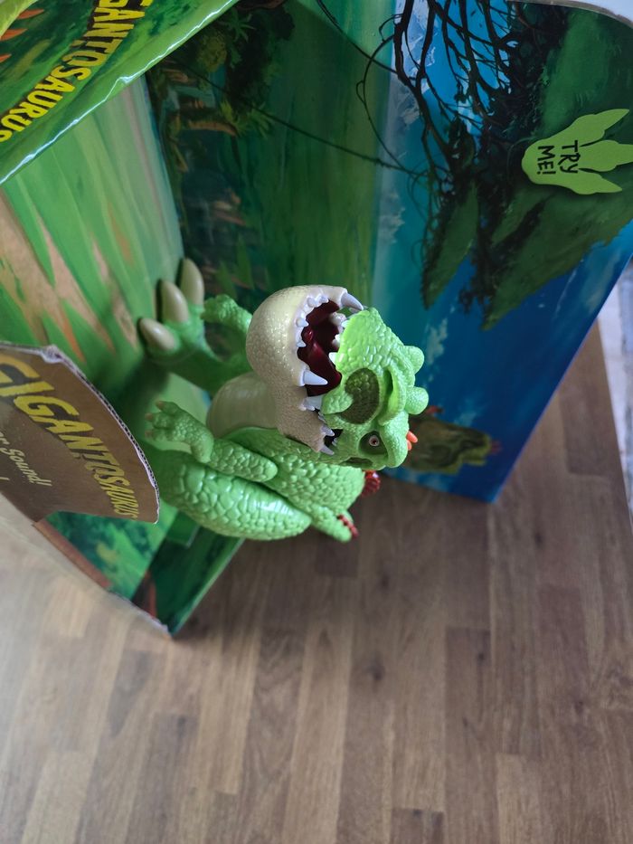 Gigantosaurus, Dinosaure, Figurine géante articulée de 30 cm, Avec effets sonores et lumineux - photo numéro 4