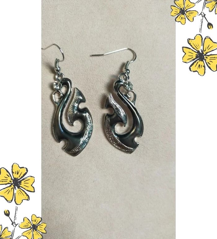 Parure pendentif + boucles d’oreilles ris métallisé et & argenté – Design moderne & strass - photo numéro 3