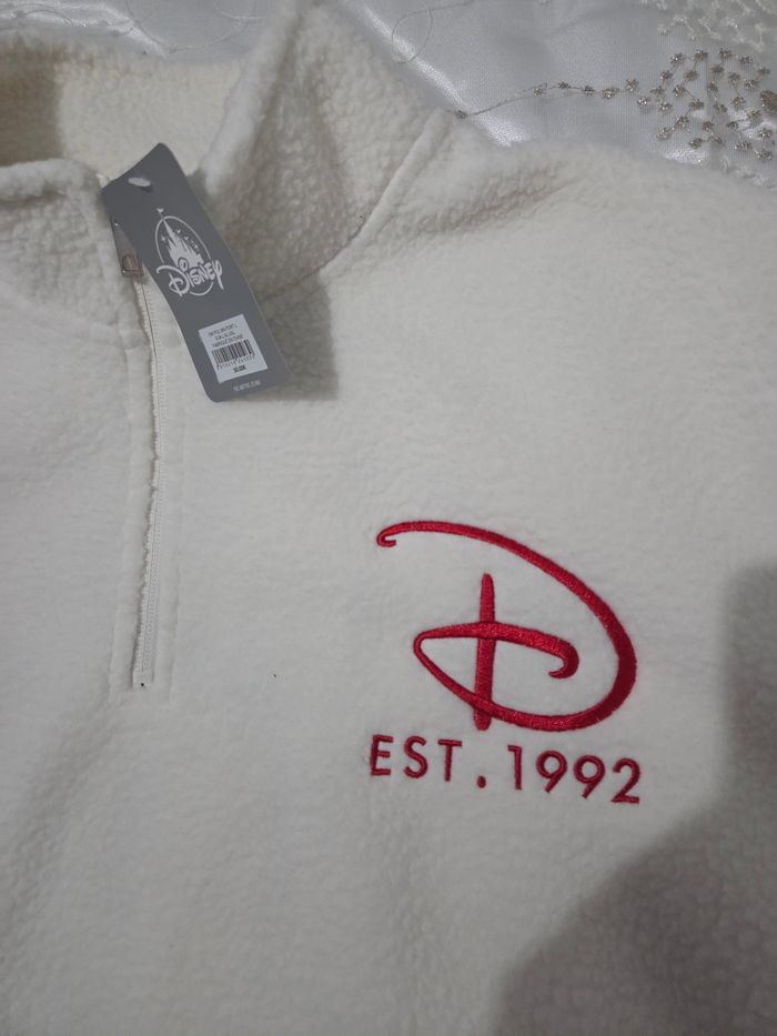 Sweat Polaire logo Disneyland Paris Minnie taille L +1 cadeau Disney offert - photo numéro 6