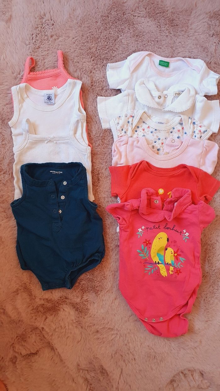 Lot 10 bodies manches courtes et sans manches 3 mois