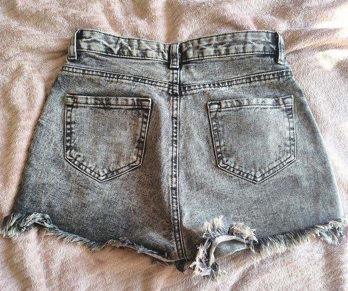 Short gris destroy - photo numéro 2