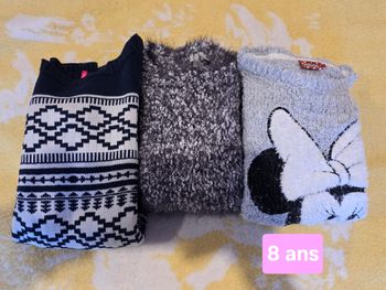 Lot pull fille 8ans 