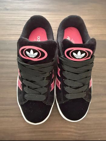 Baskets Adidas campus noires et rose fluo