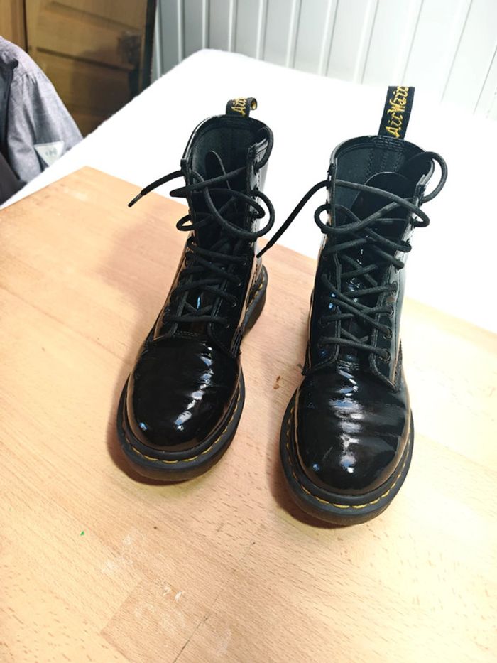 Bottes Dr. Martens 1460 en cuir verni Taille 36 - photo numéro 3