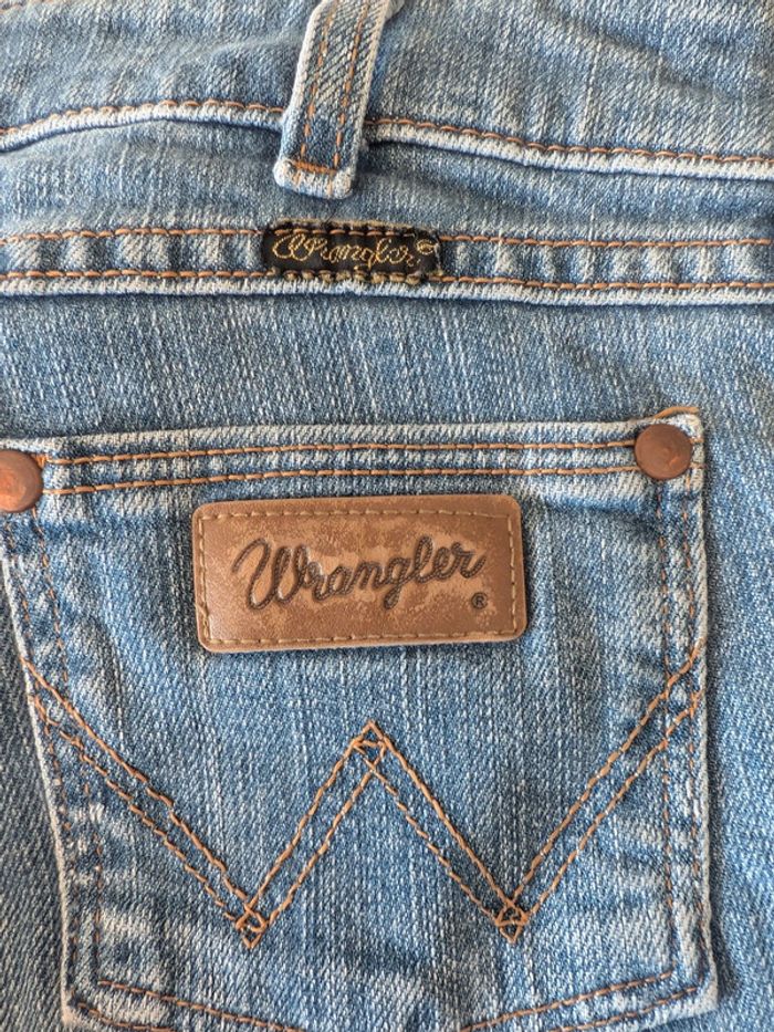 Short en Jean Wrangler - Modèle Megan - Taille W28 (équivalent 38/40) - photo numéro 3