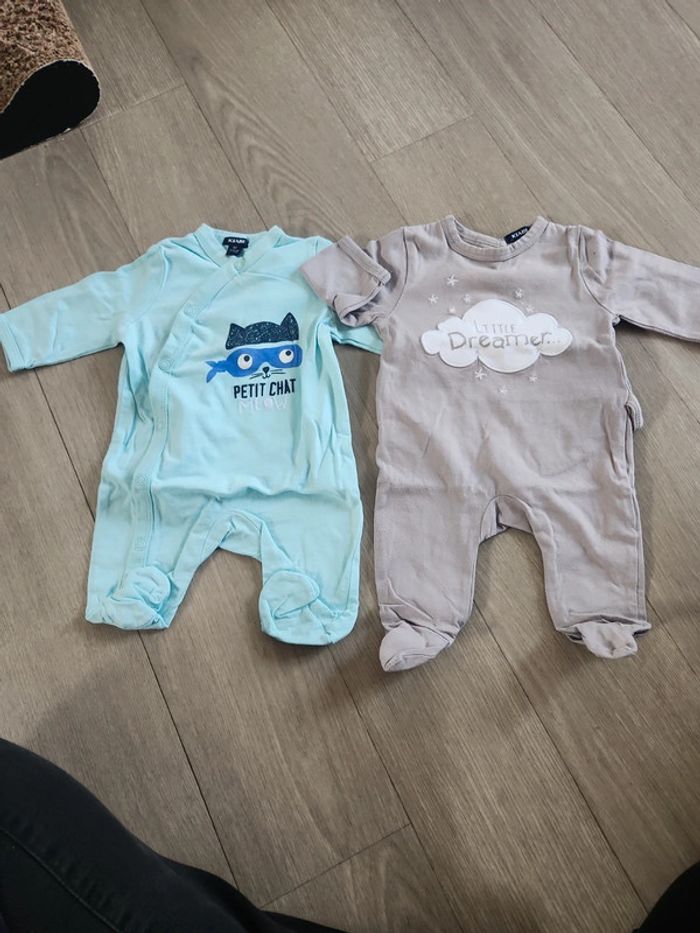 2 pyjamas fin 1 mois