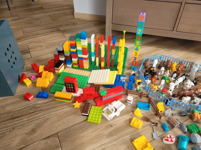 Lots de lego + train - photo numéro 2