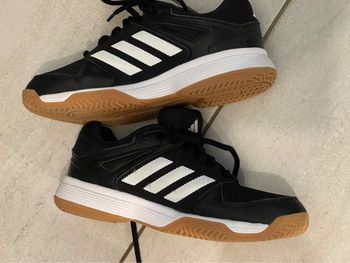 Basket Adidas adiwear 36,5 neuf