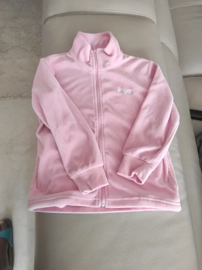 C'est survêtement Lee Cooper très bon état